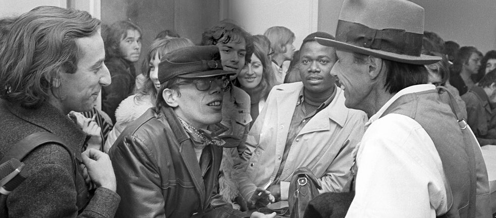 Joseph Beuys (right) at the Düsseldorf Art Academy: on October 15, 1971 he and around 30 students occupied the secretariat to demand a meeting with Minister of Science Johannes Rau to discuss the Academy’s controversial admission procedure.