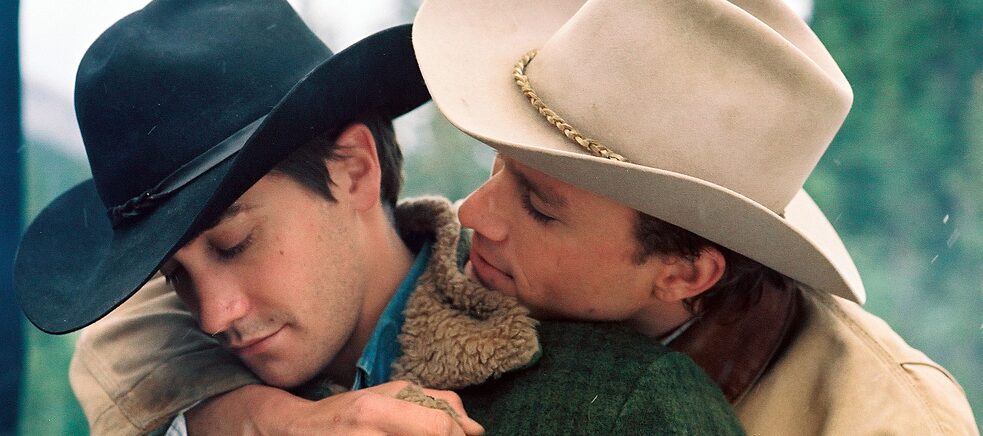 Americký film Brokeback Mountain (Zkrocená hora), oceněný Oscarem, znamenal průlom pro queer kinematografii. 