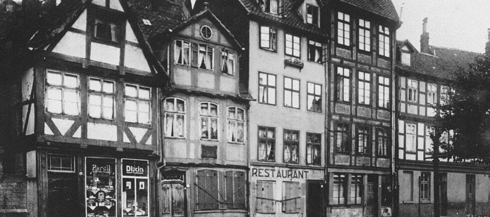 Ici furent commis au moins 24 meurtres ; il s’agit de la maison de Fritz Haarmann, exécuté en 1925 pour ses crimes.