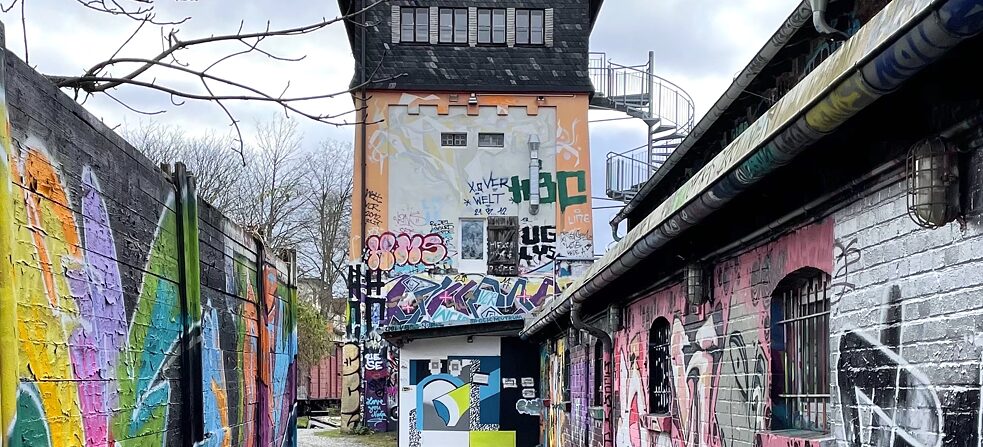 Anobli par des graffitis colorés pour devenir une œuvre d'art : Le Kassablanca près de la gare de l'Ouest est sans doute le club le plus connu de Jena.