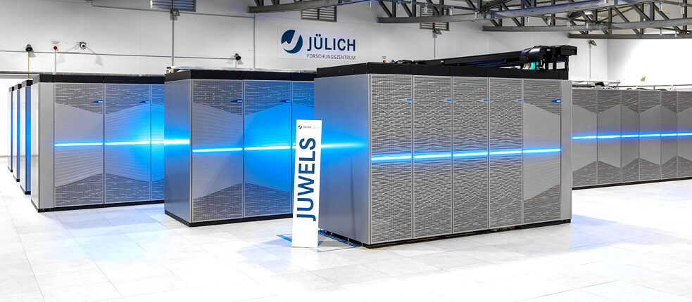 Der aktuell schnellste Superrechner Europas, JUWELS, am Forschungszentrum in Jülich.