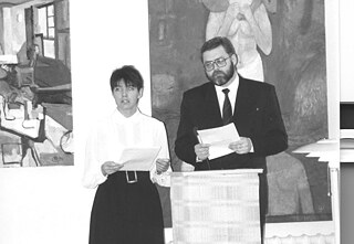 17. Januar 1995, Eröffnung der Bibliothek. Im Bild v.l. Līga Raituma, Dolmetscherin, der Direktor der Lettischen Nationalbibliothek Andris Vilks.