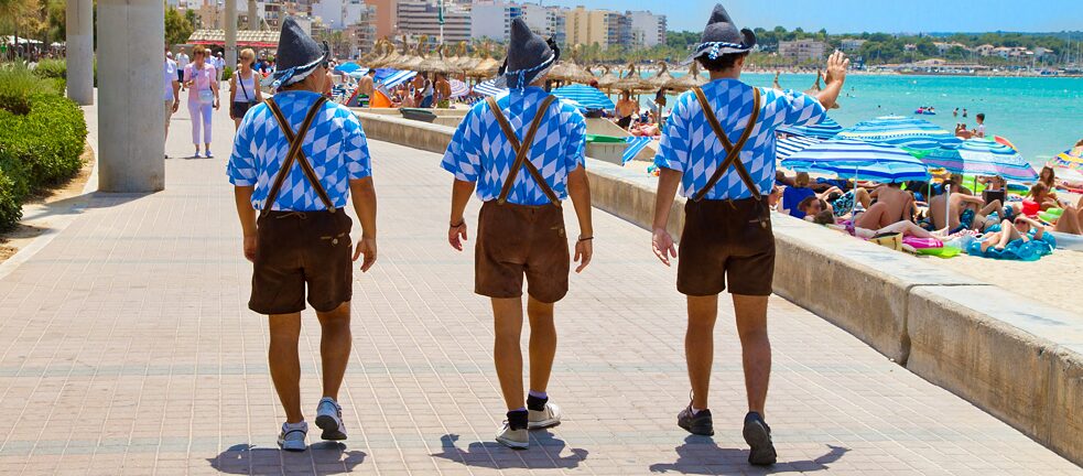 At least they aren’t wearing socks and sandals: instantly recognisable as German tourists on holiday. Presumably they don’t wear the ‘lederhosen’ at home. 