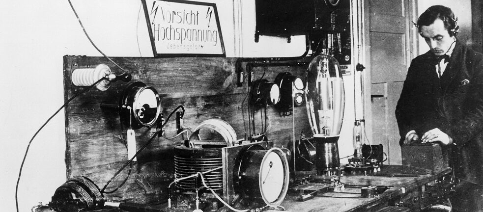 « Attention, attention » : le poste émetteur de la Vox-Haus à Berlin, le siège de la première station de radio berlinoise en 1923. 