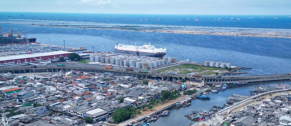 Tanggul NCDID (National Capital Integrated Coastal Development-Damms) ditargetkan selesai 2024 dengan biaya Rp 5,7 triliun, yang menurut ahli hanya menjadi solusi sementara.