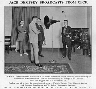 Jack Dempsey lors d'une visite au studio XWA, à Montréal