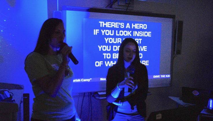 „There’s a hero“ – Karaoke-Freunde