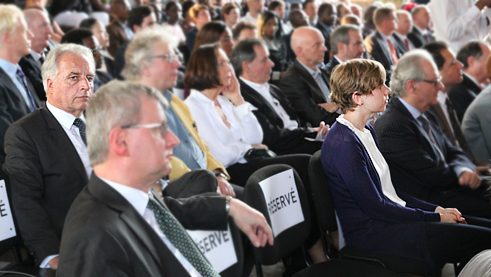 In February 2015, Martin Roth accompanied then Foreign Minister Frank-Walter Steinmeier to the opening of the Goethe-Institut Kinshasa.