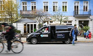 Berlínská služba Allygator pronajímá mikrobusy pro kyvadlovou dopravu. 
