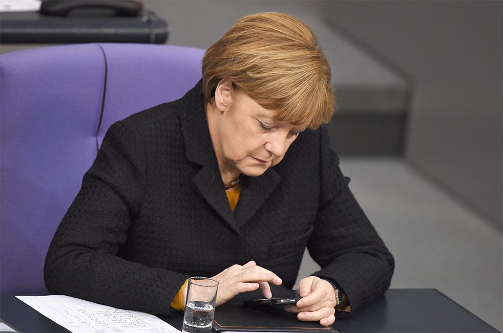 La Chancelière fédérale Angela Merkel a témoigné de son extrême indignation lorsqu’on a révélé en 2013 que les services secrets américains (NSA) avaient mis sur écoute son téléphone portable.