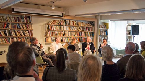 “Is art criticism facing a crisis?” was the subject of discussion between Helge Rønning, Knut Hoem, Theresia Enzensberger, Thomas Böhm and Henrik Keyser Pedersen (left to right) 