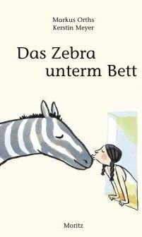  Zebra pod postelí