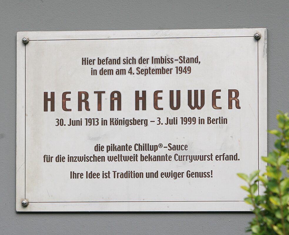 Plaque commémorative pour la mère de toutes les saucisses curry de Berlin.