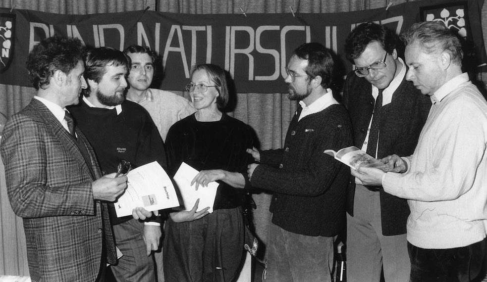 Hubert Weiger has been a driving force from day one: on 9 December 1989, the first meeting of around 400 East and West German nature conservationists took place in Hof in Upper Franconia, where the initiative to preserve the Green Belt was launched (from left to right: Walter Hiekel, Kai Frobel, Werner Westhus, Nanne Wienands, Udo Benker-Wienands, Hubert Weiger, Rainer Haupt).