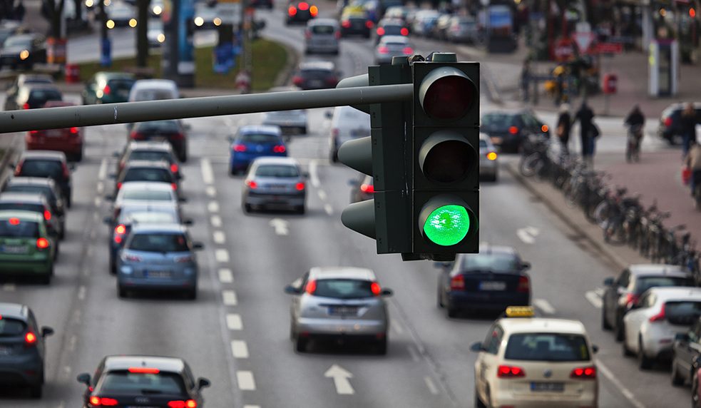 Intelligens lámparendszerek irányítják a forgalmat Hagenben és Wuppertalban, hogy elkerülhetők legyenek a dugók