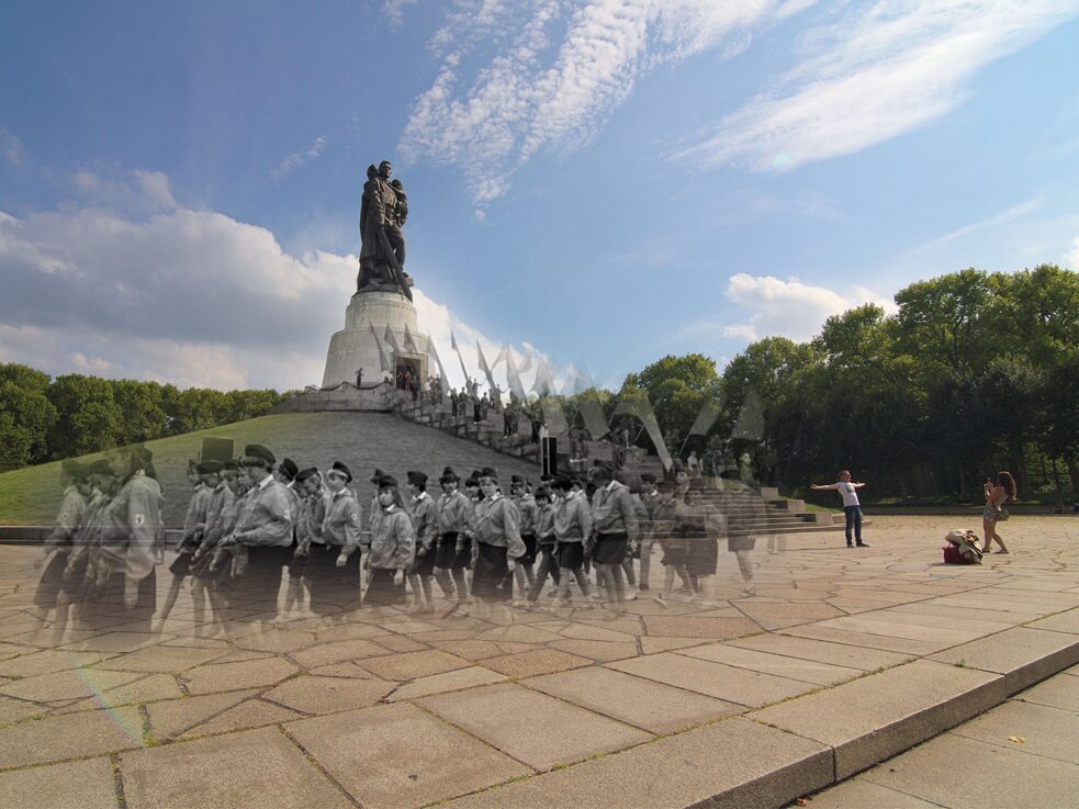 Sovětský památník v Treptowském parku 1987/2015, fotomontáž, výřez, remix