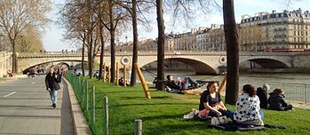  Avant que les voitures ne viennent ici, maintenant nous, les Parisiens (de choix), nous nous reposons, faisons du vélo et du jogging.