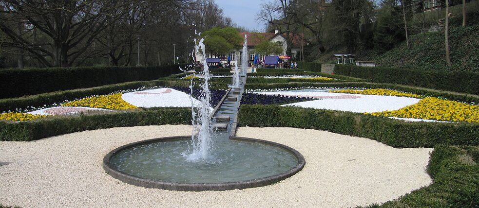 Un "campo" con un certo stile: fontana e canaletto nel parco cittadino. 