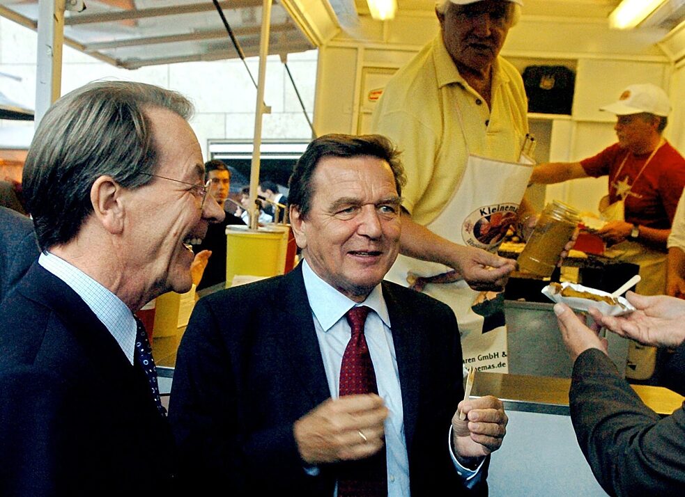 On dit de l’ancien chancelier Gerhard Schröder qu’il a obtenu sa réélection en 2002 uniquement parce qu’il avait déclaré que la currywurst était son plat préféré.