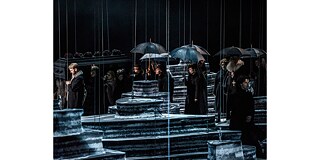 Inszenierung von „Peer Gynt“ nach Henrik Ibsen unter der Regie von Sigrid Strøm Reibo an der Nationaloper Norwegen in Oslo. Bühnenbild: Katrin Nottrodt. 