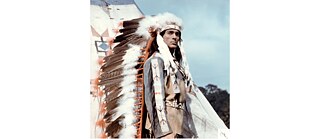 Was dem Westen Winnetou war, war dem Osten Tokei-ihto: Der Schauspieler Gojko Mitic im DEFA-Indianerfilm „Die Söhne der großen Bärin“ im Jahr 1965. 
