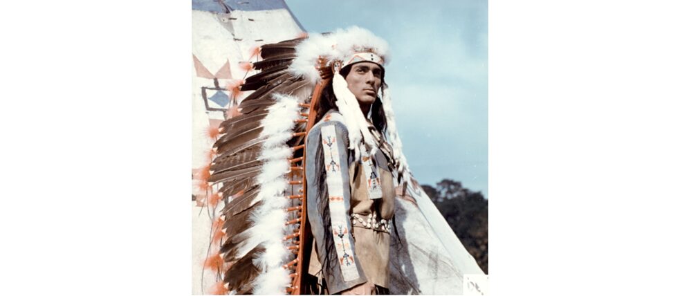 Čím byl Vinnetou pro Západ, tím byl Tokei-ihto pro Východ: herec Gojko Mitič v indiánském filmu DEFA "Synové Velké medvědice" z roku 1965. 