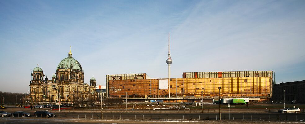 Palác republiky s televizní věží a Berlínskou katedrálou. Datum pořízení: 10. 1. 2006 