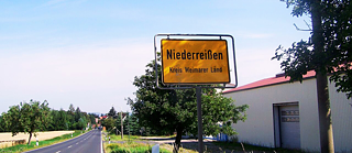 German Town Signboard - Niederreissen © Detail © X-Weinzar, Public domain, via Wikimedia Commons German Town Signboard - Niederreissen