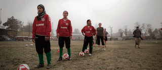 Equipe feminina do Afganistao, 2012 / Photo: Lela Ahmadzai