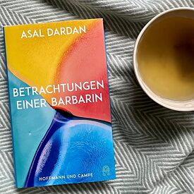 Das Buchcover Betrachtungen einer Barbarin.