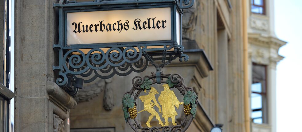 In Auerbachs Keller kehrte nicht nur Johann Wolfgang von Goethe selbst ein, er verewigte das Weinlokal auch in seinem „Faust“. 