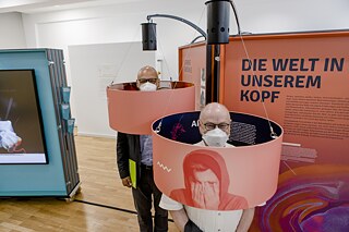 The exhibition opening event in Munich on 8th June 2021 / l-r: Secretary General of the Goethe-Institut, Johannes Ebert and President of the Max-Planck-Gesellschaft, Prof Dr. Martin Stratmann inside the sound shades in the zone “The World in our Head – the Brain”