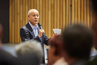 In his key lecture, US economist Jeremy Rifkin talks about “the Role of Sharing in the Third Industrial Revolution”.
