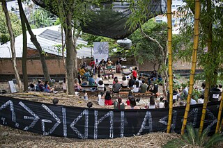 Im Garten des Goethe-Instituts São Paulo finden nicht nur Workshops und gemeinsame Pflanzaktionen statt, sondern auch Veranstaltungen wie die „Narrativas Indígenas - Mbaraka Parã, Ajaká Pará, Ayvu Porã“ im April 2020.