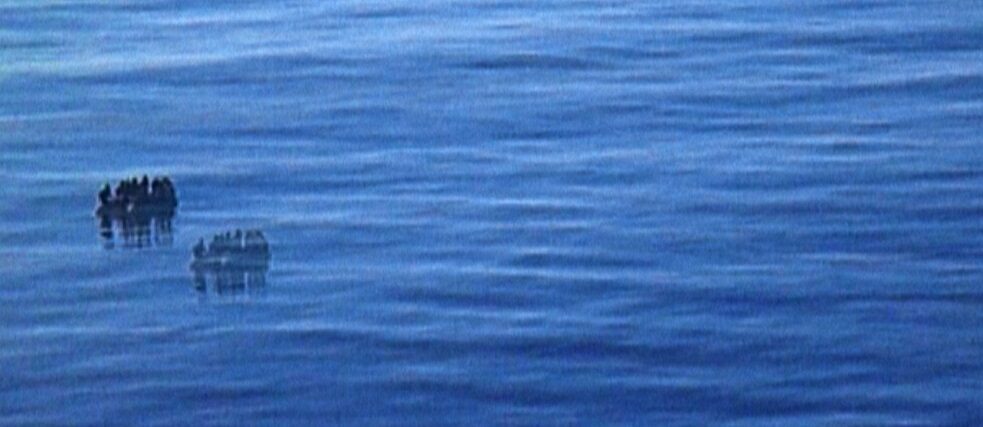 Havarie Menschen in Schlauchboot auf hoher See