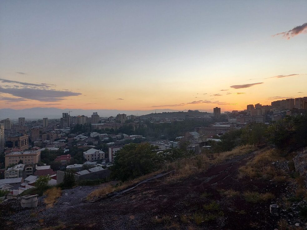 Ausblick von den Kaskaden über Yerevan