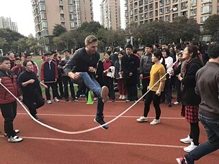 Marian H. Bäcker absolvierte im März und April 2019 das SCHULWÄRTS!-Praktikum in Shanghai. 