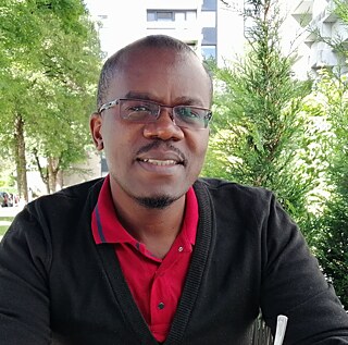 Eliphas Nyamogo war zunächst als Deutschlehrer, später als Leiter der Informations- und Bibliotheksarbeit am Goethe-Institut Nairobi tätig. Heute arbeitet er in der Zentrale in München.
