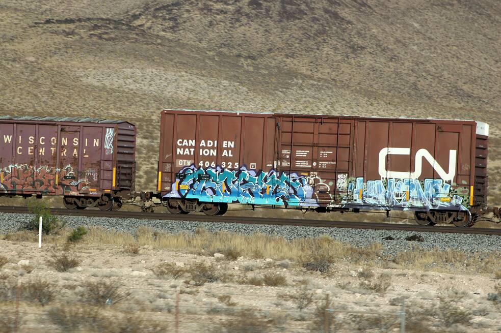 Un autre train dans le désert