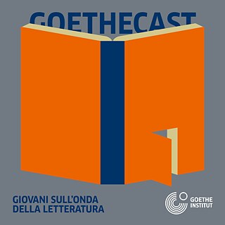 The podcast cover shows an illustration of an open and erect organe-colored book with a blue book binding, with a small open door on the front. Above the illustration is the podcast title Goethecast. In the lower left corner of the square cover it says: Giovani Sull'onda della Letteratura.