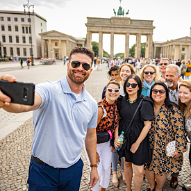 TOP Study Tour participants take selfie in front of Brandenburg gate