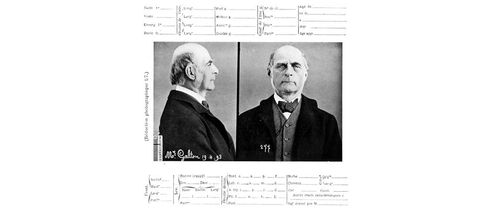 Fotografia e registro de Francis Galton (73 anos) feitos por Bertillon após a visita de Galton a seu laboratório em 1893. 