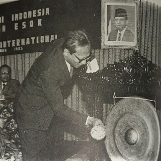 Minister of Education Prof. Dr. Fuad Hassan opens the German-Indonesian Translation Symposium on 9 December 1985.