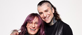 Key Art from the Netflix series "Queer Eye Germany" zeigt: Leni Bolt, Avi Jakobs