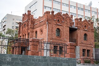 Stadtvilla von Johann Langelite (Abteilung der Russischen Gesellschaft für den Schutz von Geschichts- und Kulturdenkmälern in der Region Primorje) (Seitenfassade) © Foto: Liudmila Kornilova © Goethe-Institut Stadtvilla von Johann Langelite