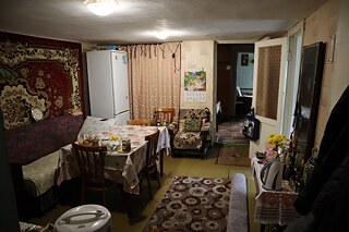 Будинок жительки Чорнобиля Тетяни. У середині є все, що потрібно для проживання - проведена електрика, вода.