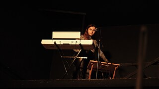 Дарина Дегтярьова із Харкова виконує роль Душі та відповідає за музичний супровід вистави «Вартова».