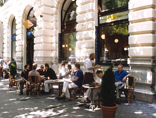 Das Literaturcafé des Goethe-Instituts in der Andrássy út im Jahr 1999.