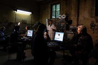 The game "The Interview" takes place in a darkened garage.