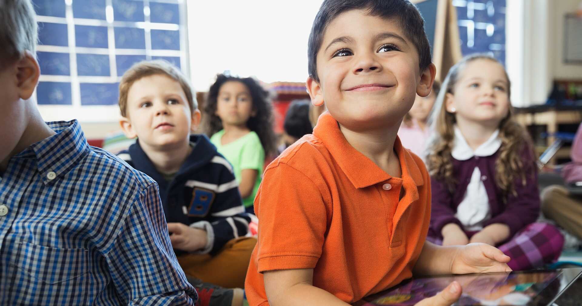 Детский сад студент. Kindergarten students . Russian. Background London Kids.